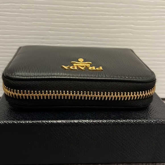 Authentic Prada Zip Around Coin Purse - Picture 7 of 8